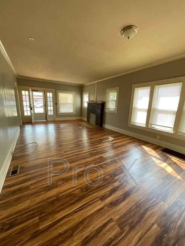 Building Photo - 206 W 1st St