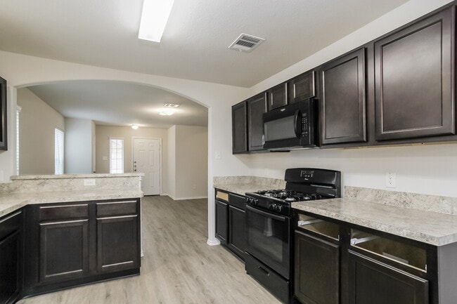 Foto del edificio - 131 Cooper Creek Ln