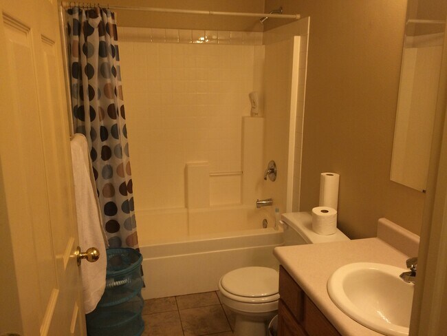 Building Photo - Springville Duplex