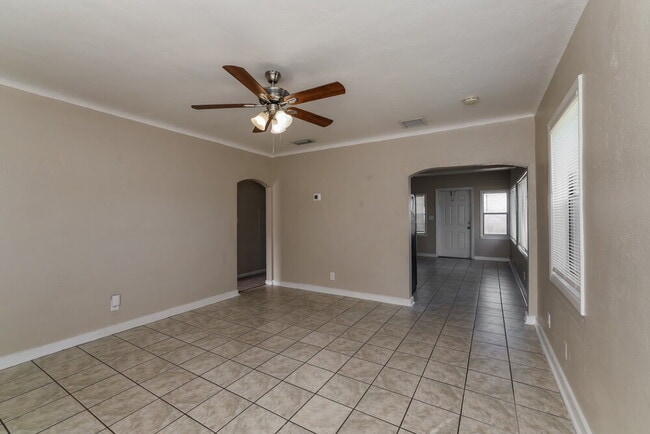 Foto del edificio - 831 C St