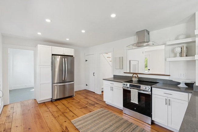 Building Photo - Modern Comfort Meets Country Charm in Cumb...