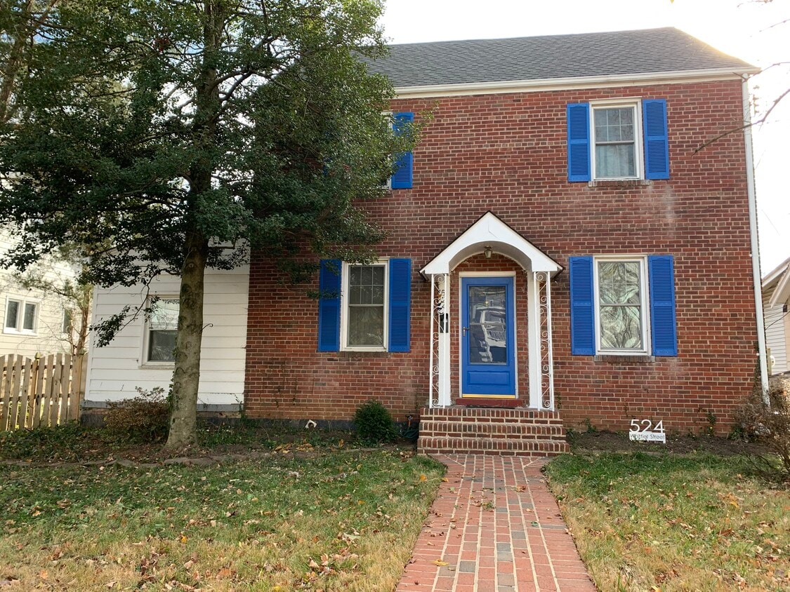 Primary Photo - 524 Whittier St NW