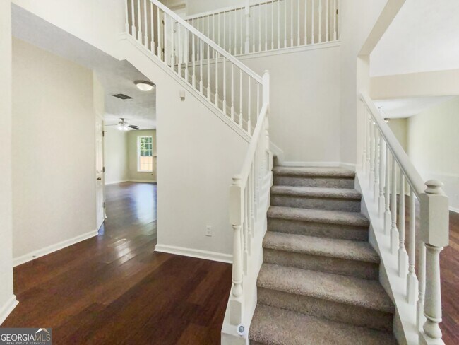 Building Photo - 260 Winthrop Ln