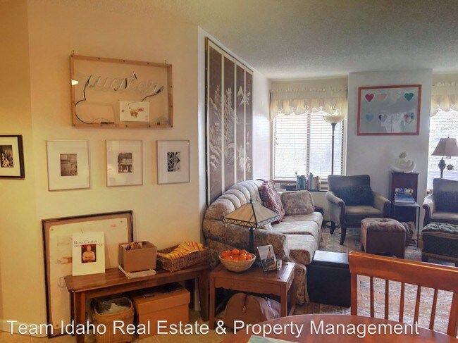 Building Photo - 2 br, 1 bath Apartment - 122 N Washington 2A