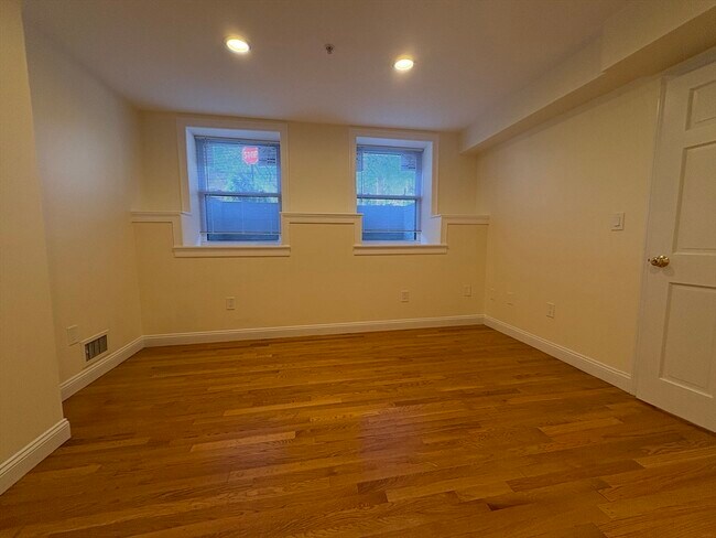Foto del edificio - 1803 Beacon St
