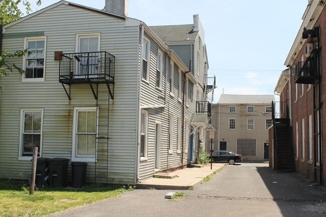 21 E Union St. - 21 E Union St