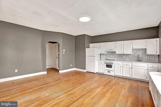 Foto del edificio - 44 Dover Ave