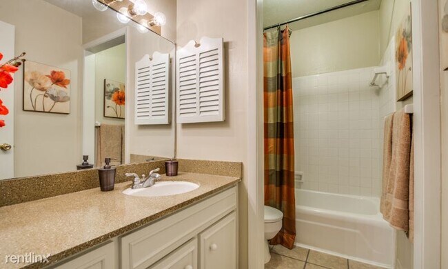 Foto del edificio - 2 br, 2 bath Townhome - 6666 Chimney Rock