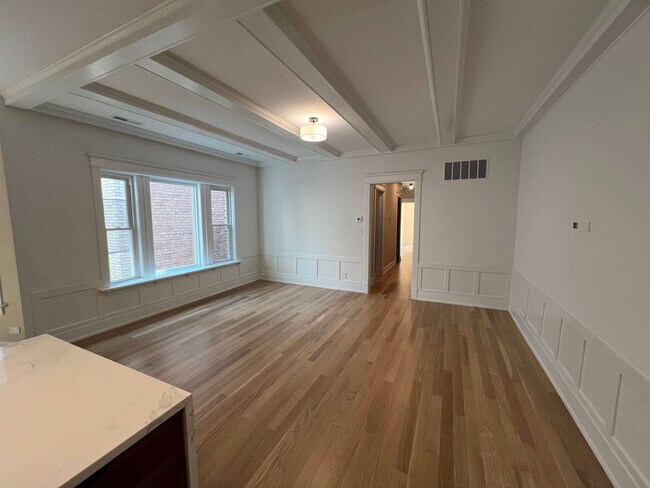 Foto del edificio - 5841 N Kenmore Ave