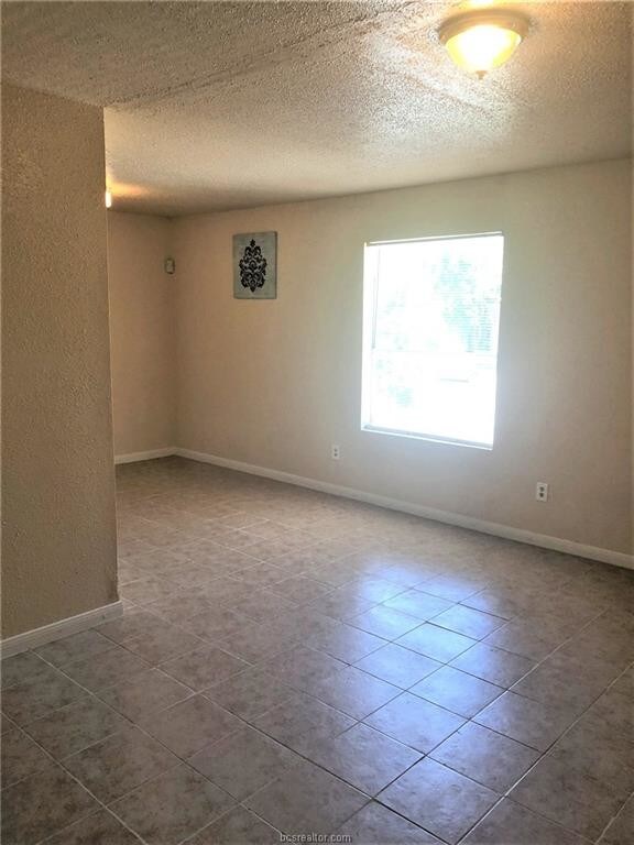Building Photo - 1524 Pine Ridge Dr