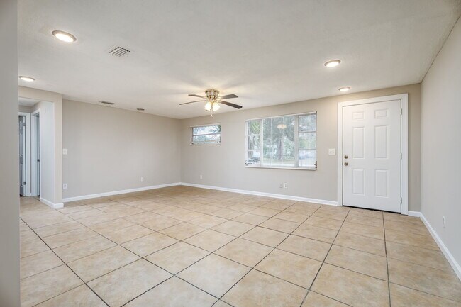 Building Photo - 385 Dunwoodie Rd