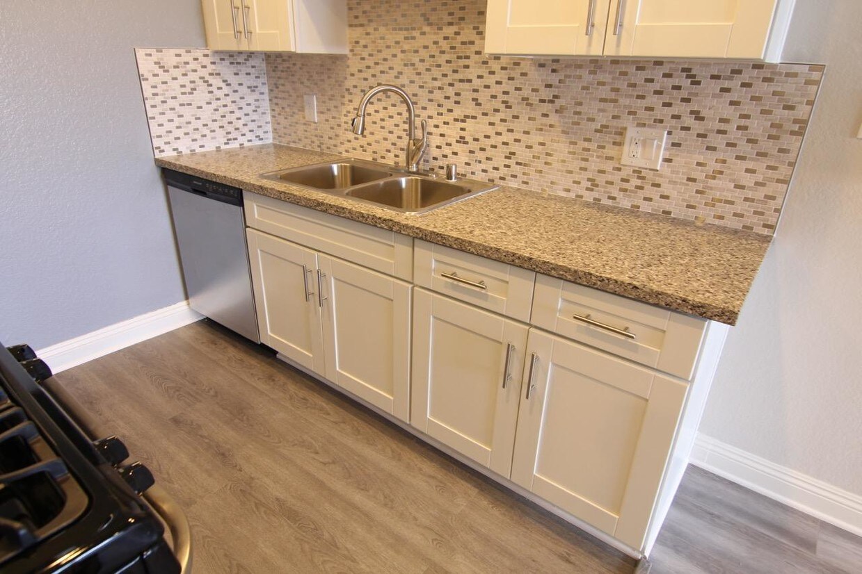 Primary Photo - 2 bedroom in Sherman Oaks CA 91403