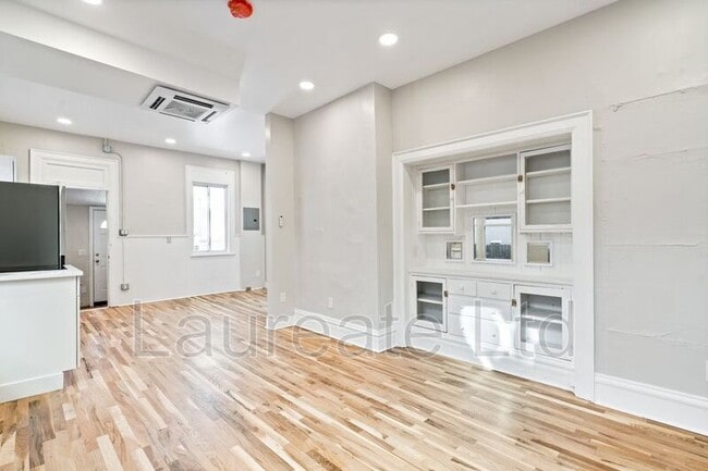 Building Photo - 252 Lincoln St