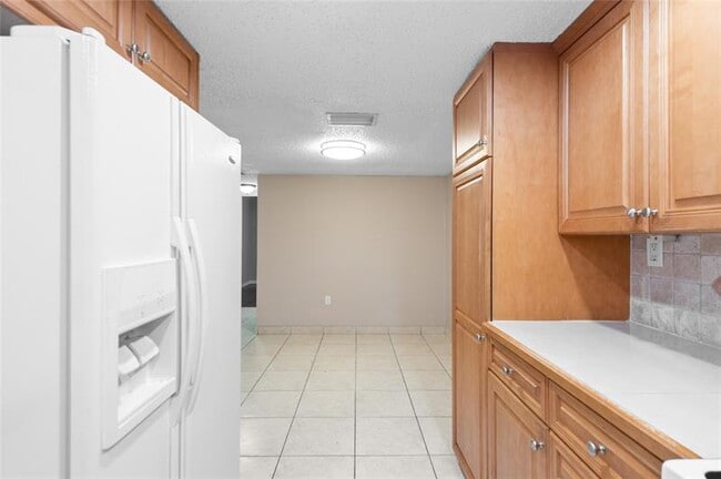 Building Photo - 11101 Royal Palm Blvd