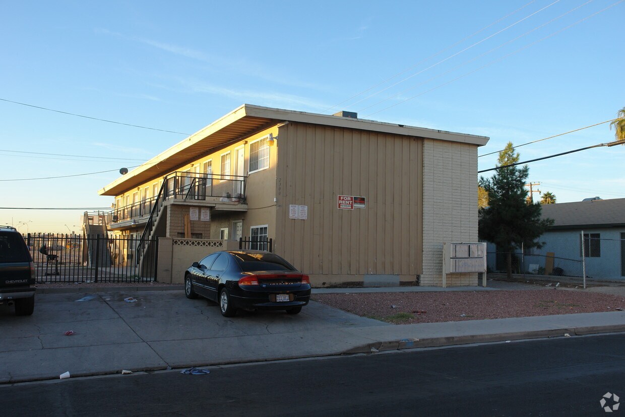 Foto principal - 2300 Sunrise Ave