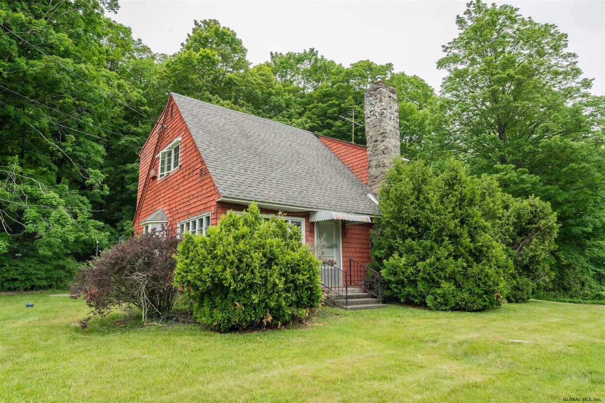 711 Saratoga Rd, Gansevoort, NY 12831 House Rental in Gansevoort, NY