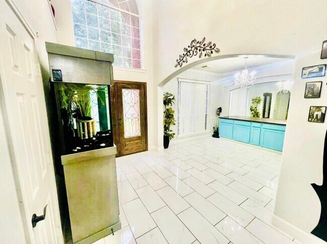 Foto del edificio - 5902 Crestford Park Ln