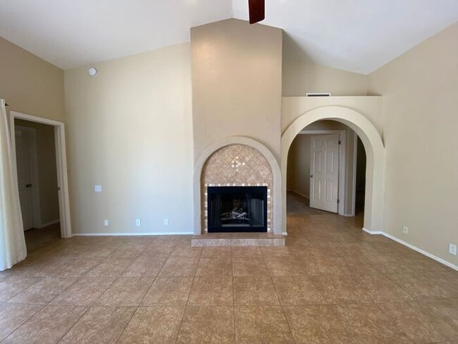 Foto del edificio - Scottsdale 3 bedroom 2 bath single level home