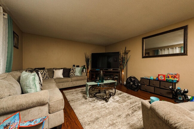 Building Photo - 65 Springwood Sq