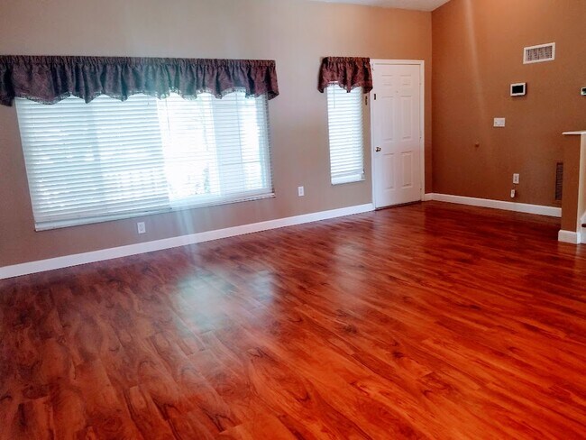 Sala de estar principal - 2908 Shannon Cir