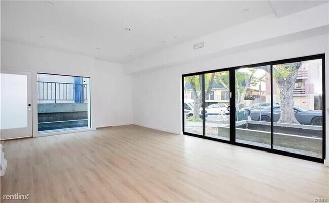 Building Photo - 2 br, 3 bath Townhome - 536 E San Jose Ave
