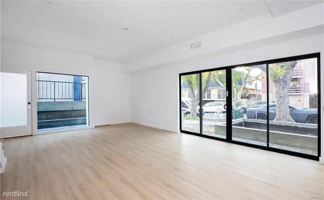 Foto del edificio - 2 br, 3 bath Townhome - 536 E San Jose Ave