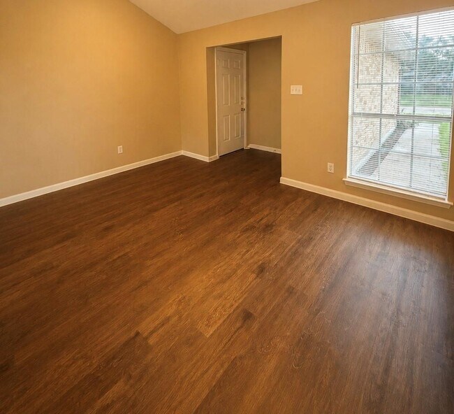 Building Photo - 7310 Arista Dr