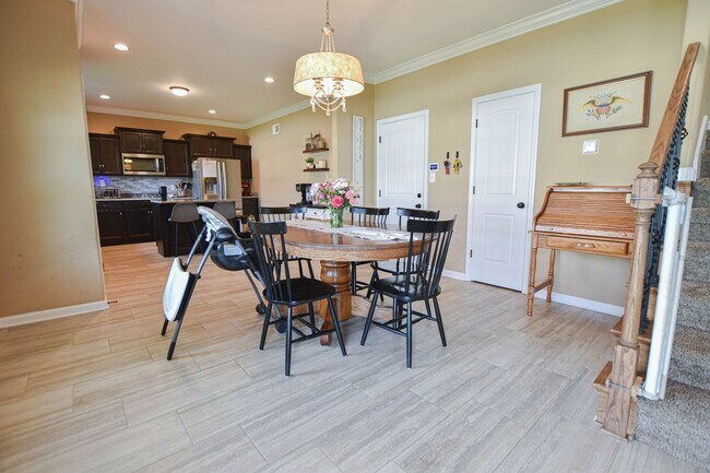 Building Photo - Pet Friendly Four Bedroom!