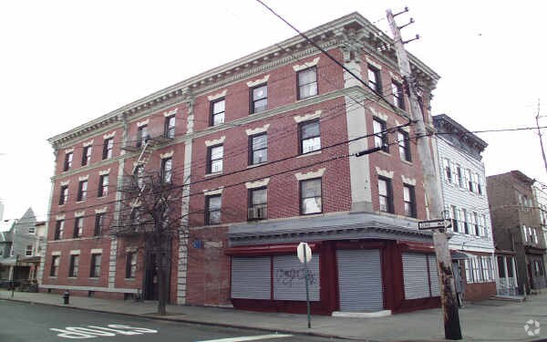 Primary Photo - 592 Morris Park Ave