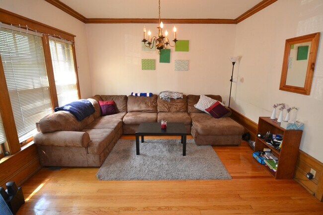 Foto del edificio - 3761 N Lakewood Ave
