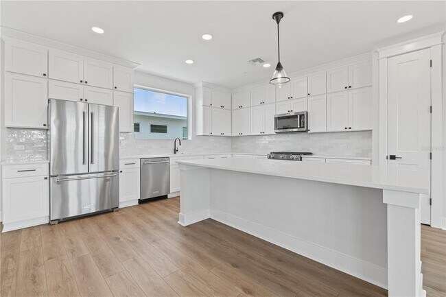 Building Photo - 13 29th Ave N