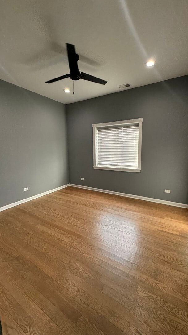 Foto del edificio - 5938 W Montrose Ave