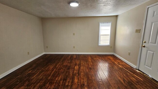 Building Photo - 1231 Morris St