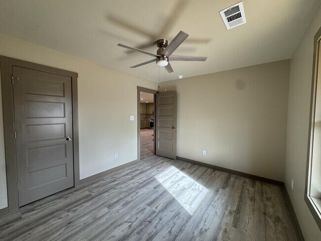 Building Photo - 118 Dobbins Cir