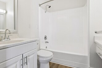 Building Photo - Oak Park Apartments