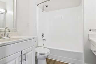 Building Photo - Oak Park Apartments