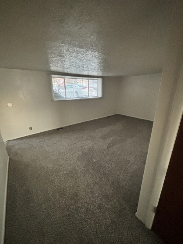 Foto del edificio - 363 Noble Rd