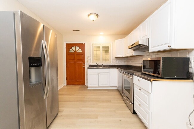Foto del edificio - 2611 E 4th St