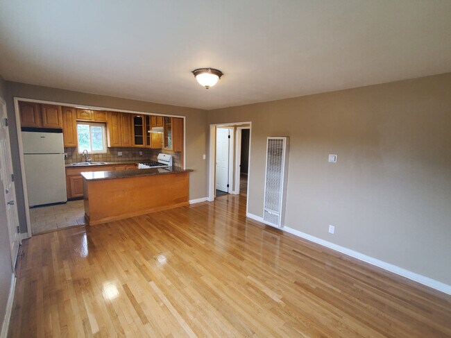 Building Photo - 4852 W 112th St
