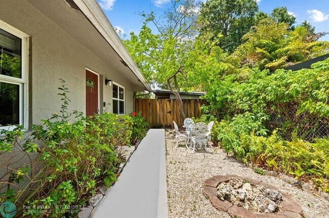 Building Photo - 615 SW 16th Ct