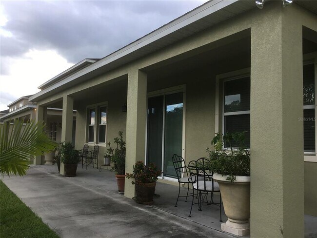Foto del edificio - 4857 Maple Park St