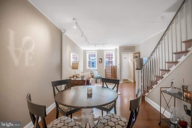 Building Photo - 1045 Mercy St