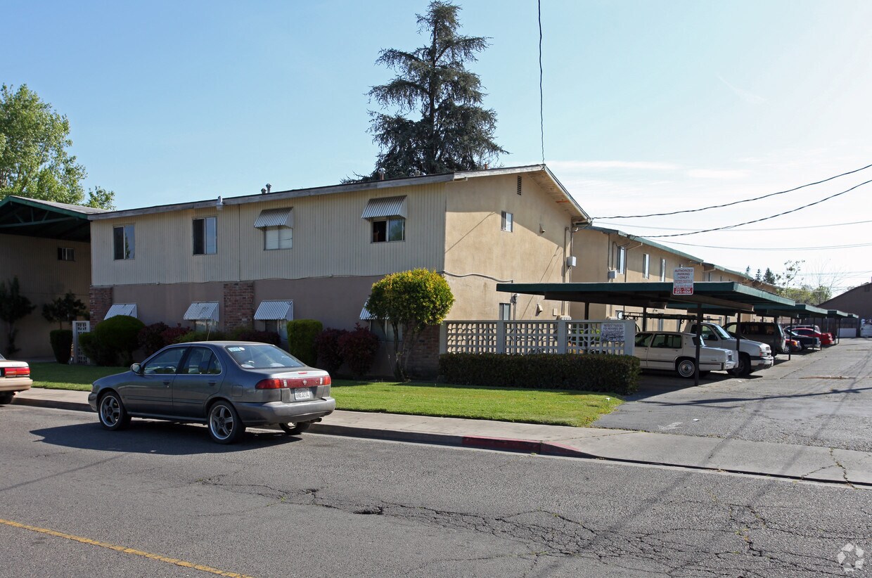 Building Photo - Pinetree Garden Apartments