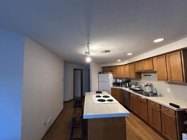 Foto del edificio - 2111 Waverly Pl N