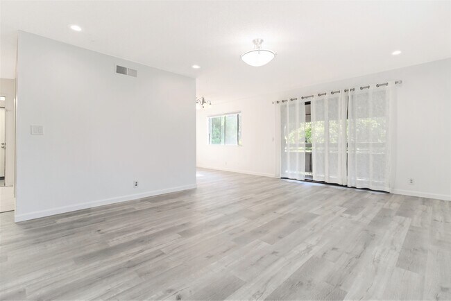 Foto del edificio - 765 San Antonio Rd