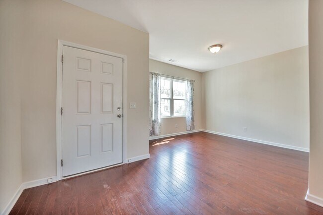 Building Photo - Spence Creek Rental!