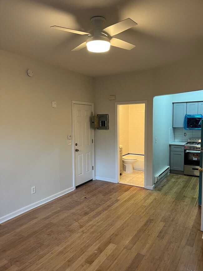 Building Photo - 4809 Beaumont Ave
