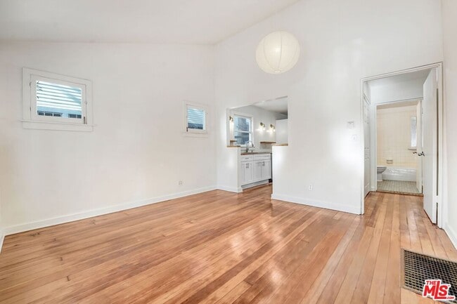 Building Photo - 219 Market St