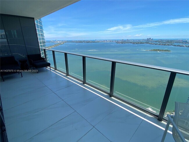 Foto del edificio - 650 NE 32nd St