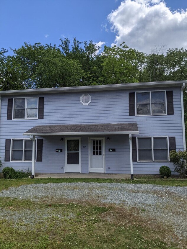 Primary Photo - 105 Starlite Drive